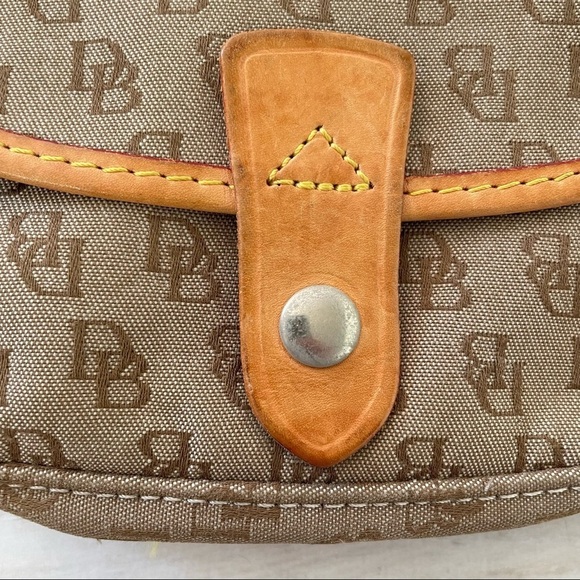 Dooney & Bourke Vintage Coin Wristlet - Picture 2 of 7